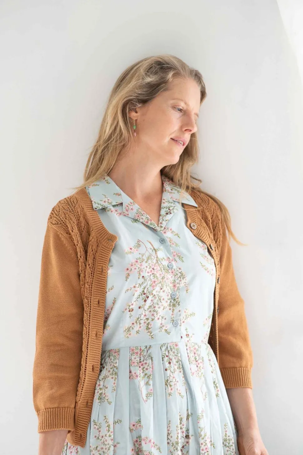 ava_cardigan_almond_3.webp Ava Cardigan Almond