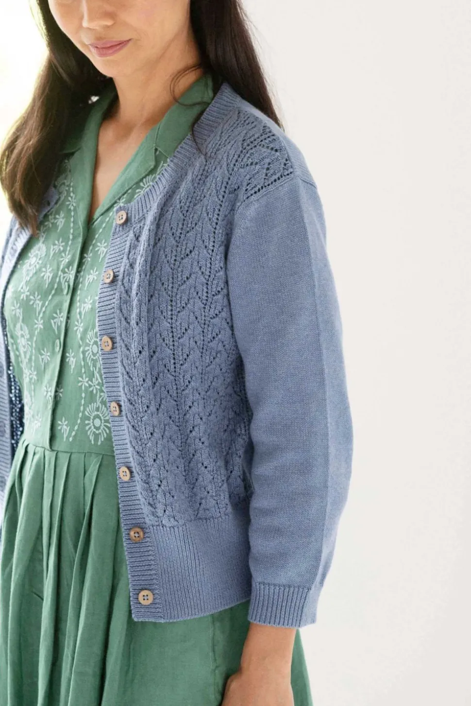 ava_cardigan_denim_blue_3.webp Ava Cardigan Denim Blue