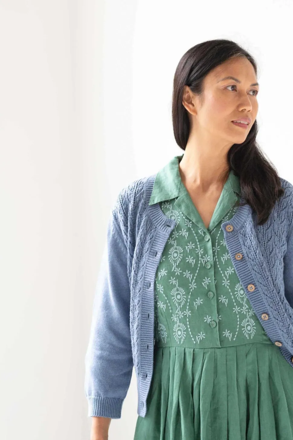 ava_cardigan_denim_blue_4.webp Ava Cardigan Denim Blue