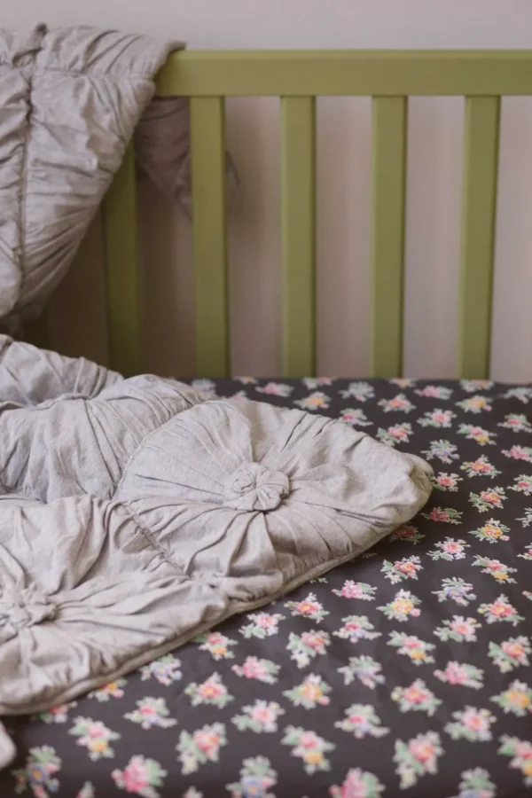 Cot Quilt Rosette Grey Marle *Organic Cotton