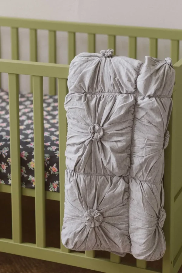 Cot Quilt Rosette Grey Marle *Organic Cotton