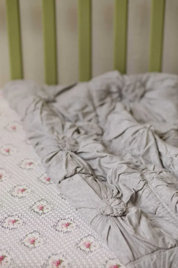 Cot Quilt Rosette Grey Marle *Organic Cotton