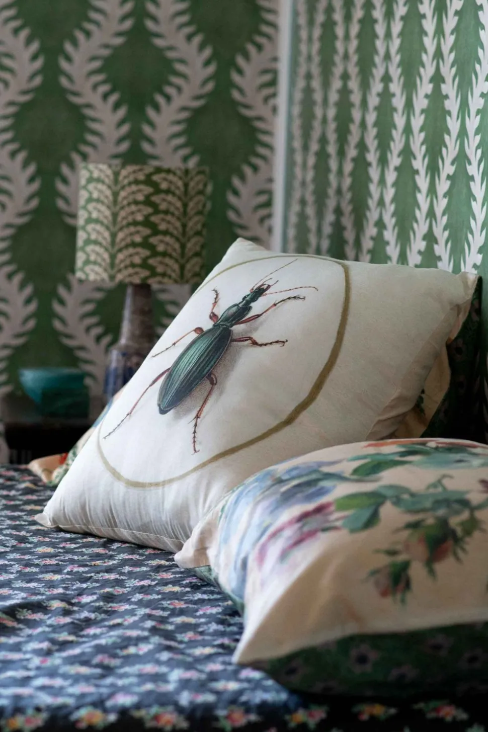 cushion_cover_golden_beet_3.webp Cushion Cover Golden Beetle