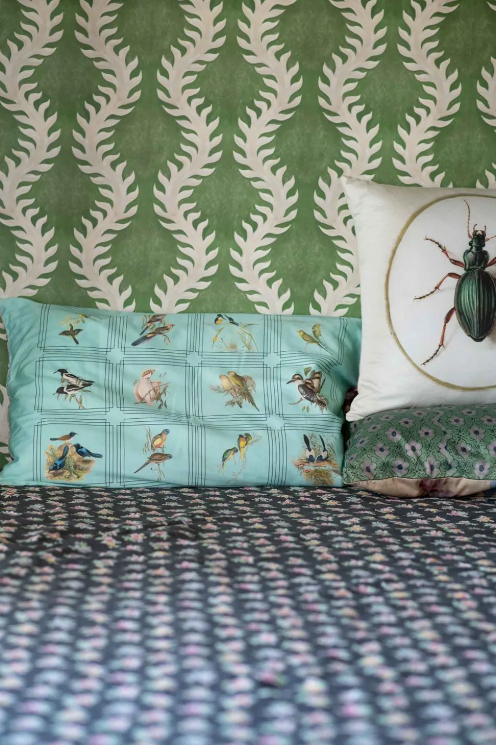 cushion_cover_golden_beet_4.webp Cushion Cover Golden Beetle