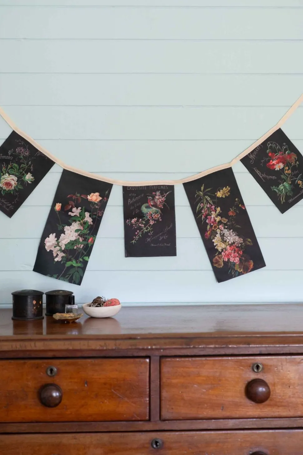 exquisite_perfumes_garlan_0.webp Exquisite Perfumes Garland