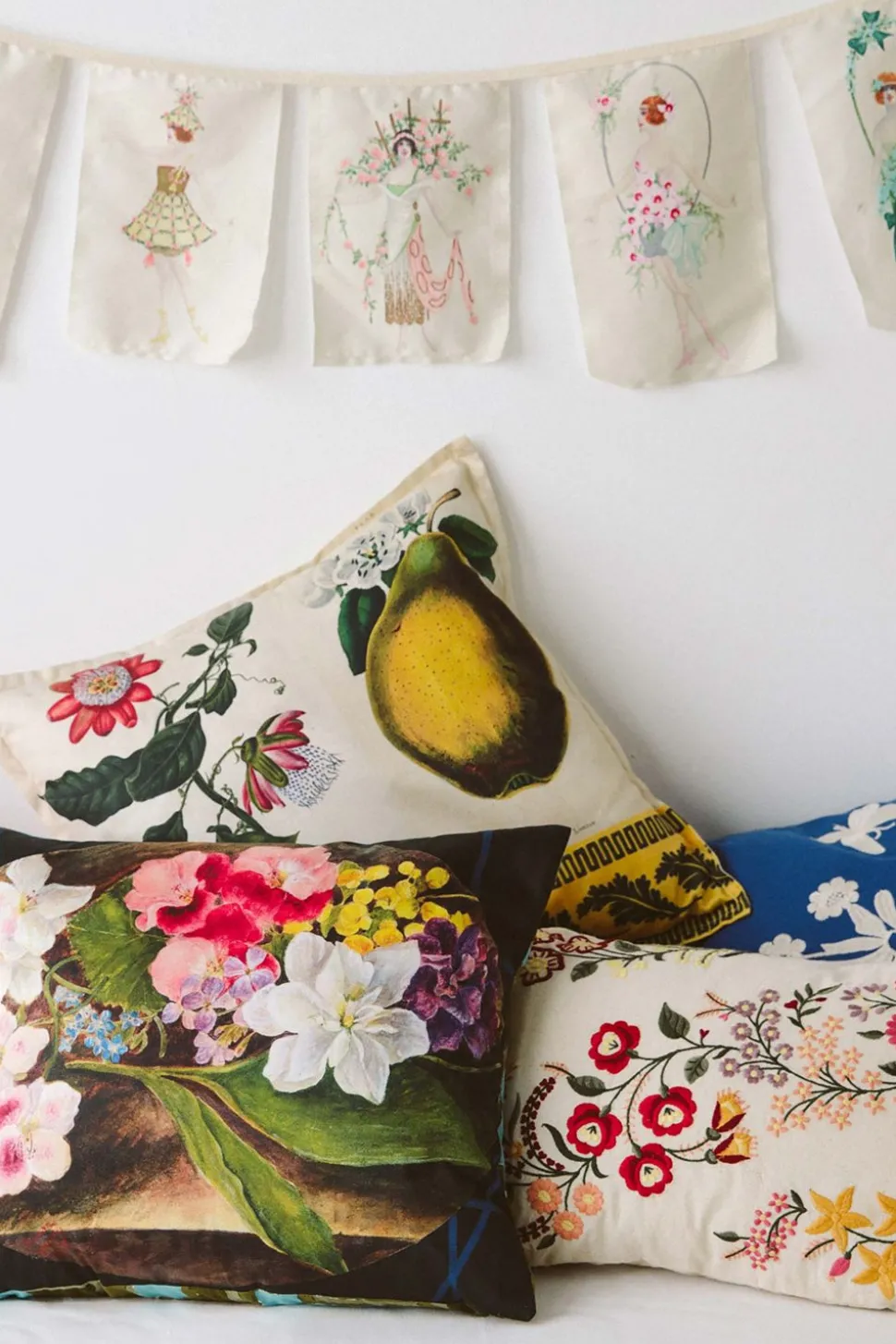 flower_girls_garland_orga_1.webp Flower Girls Garland *Organic Cotton