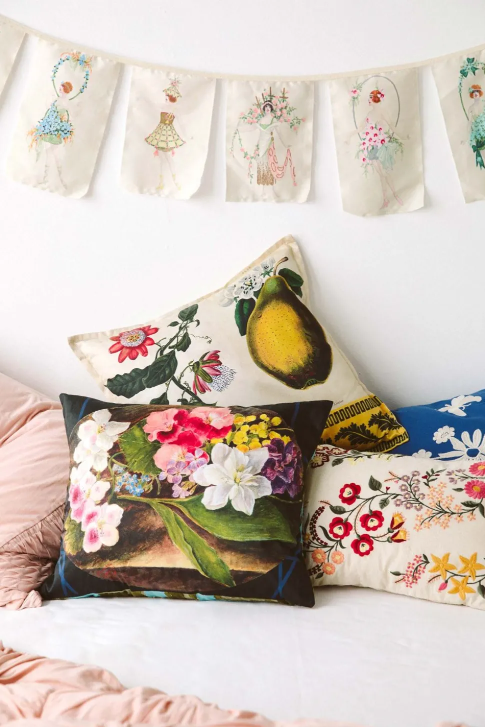 flower_girls_garland_orga_3.webp Flower Girls Garland *Organic Cotton