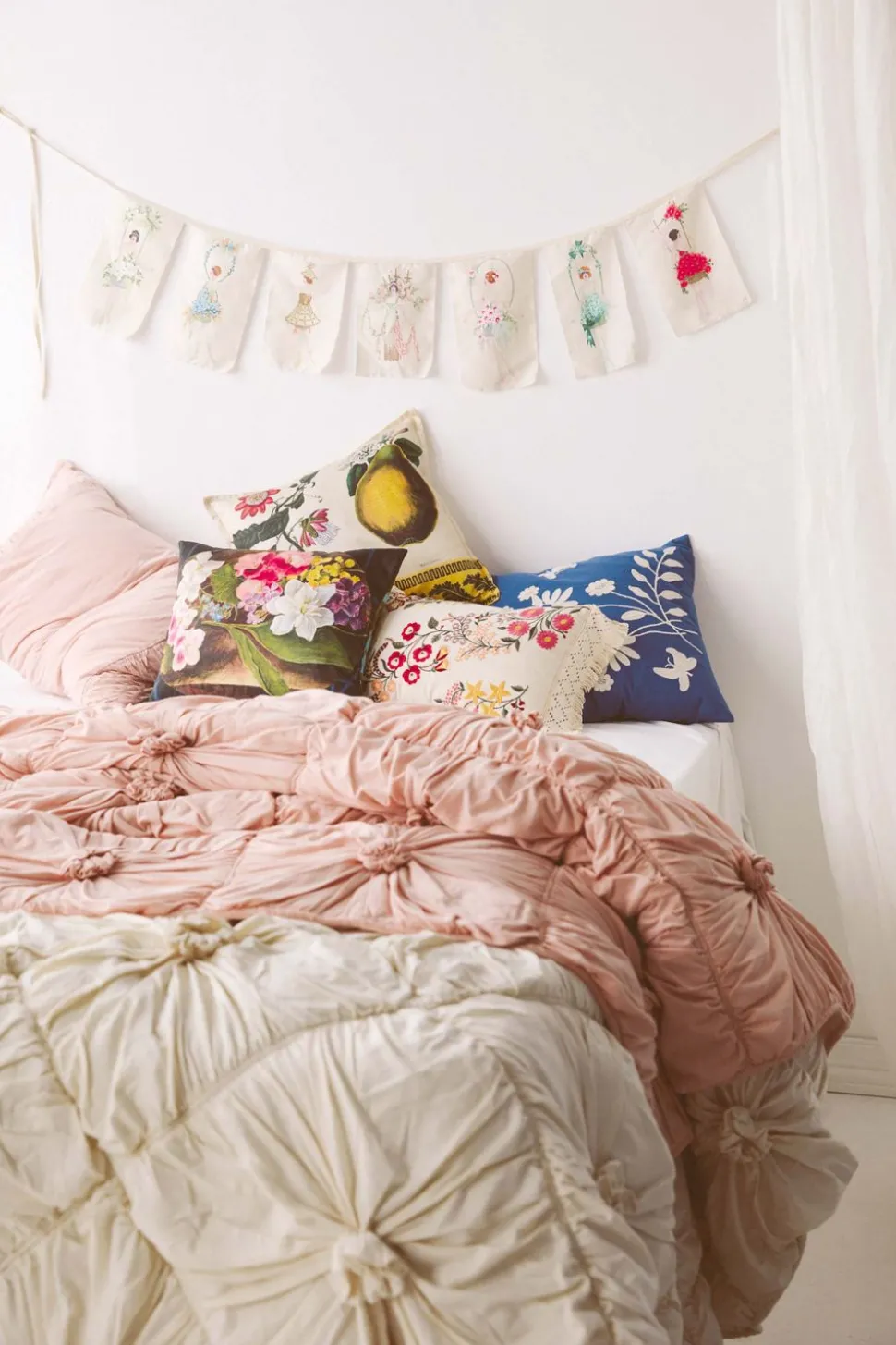 flower_girls_garland_orga_4.webp Flower Girls Garland *Organic Cotton