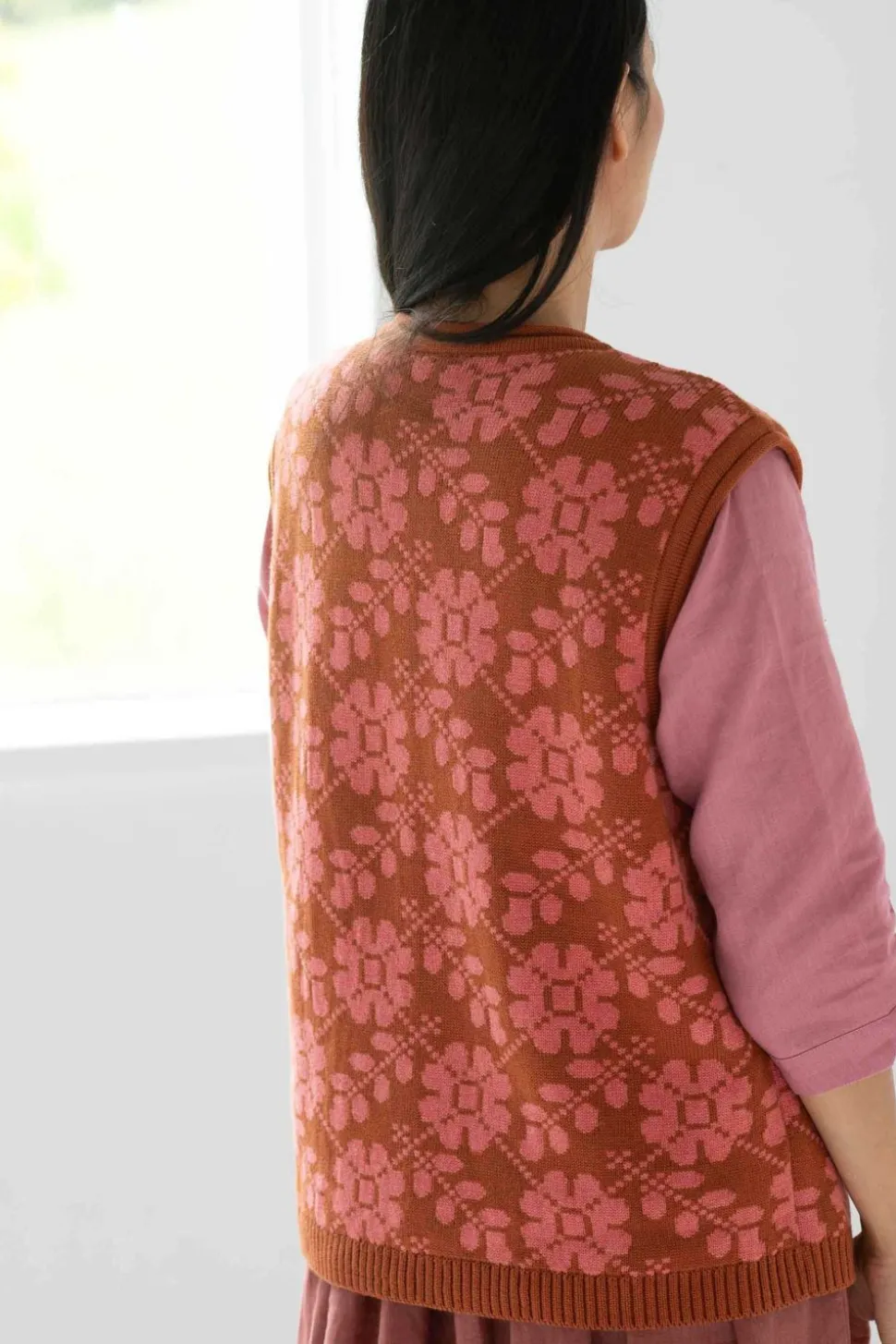 valerie_vest_floral_organ_2.webp Valerie Vest Floral *Organic Cotton