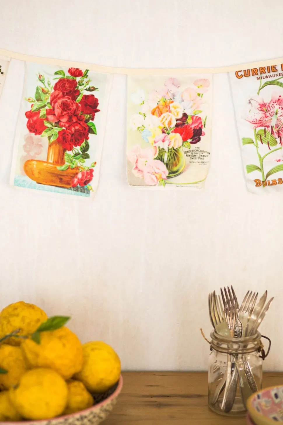 vintage_flower_garland_or_1.webp Vintage Flower Garland *Organic Cotton