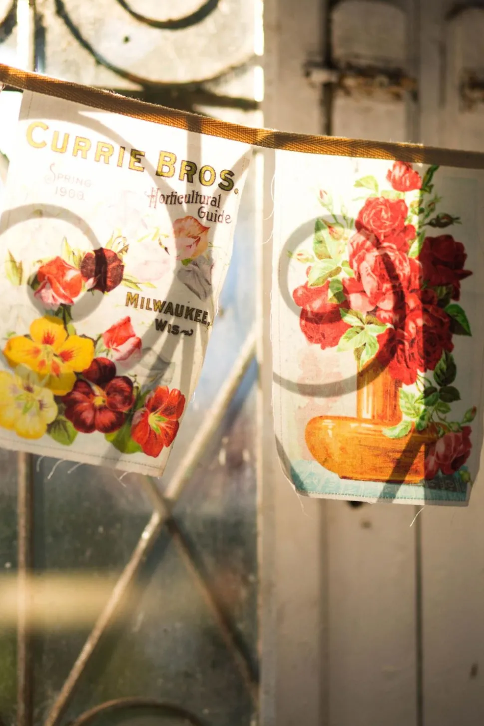 vintage_flower_garland_or_3.webp Vintage Flower Garland *Organic Cotton