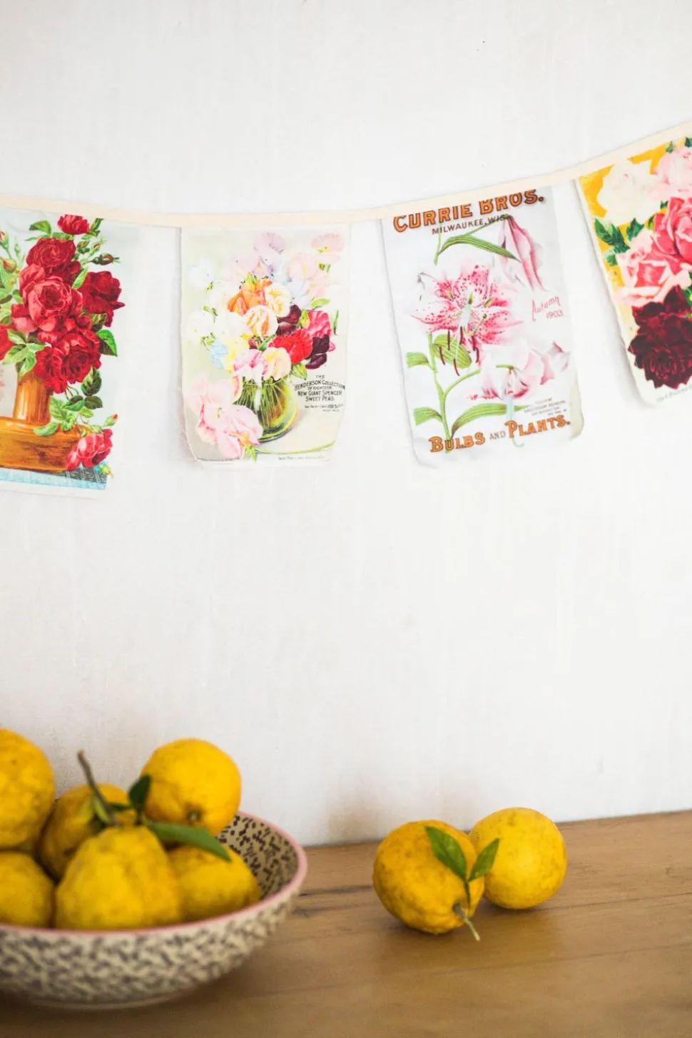 vintage_flower_garland_or_4.webp Vintage Flower Garland *Organic Cotton