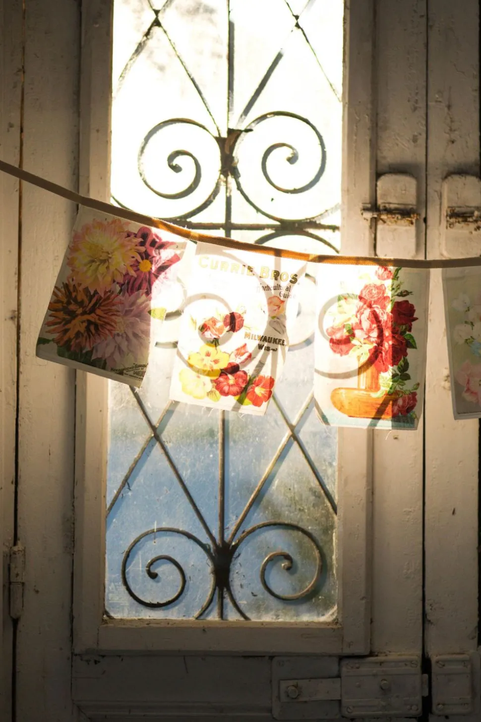 vintage_flower_garland_or_5.webp Vintage Flower Garland *Organic Cotton